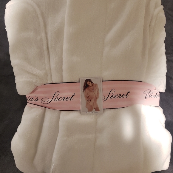 Victoria Secret Cozy Robe - Picture 3 of 6